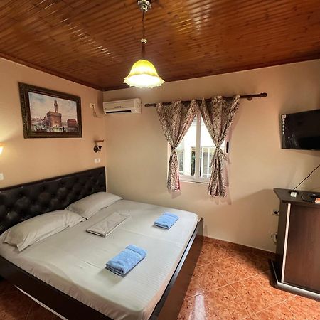 Apartment Donend Berat Exterior foto